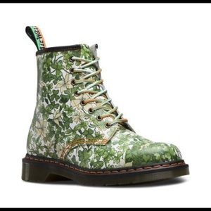 ☘️St. Patrick’s day Doc Martens🍀